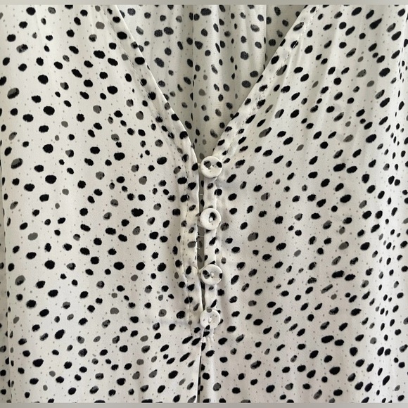 Elegant Black and‎ White Polka Dot Blouse - Picture 3 of 6